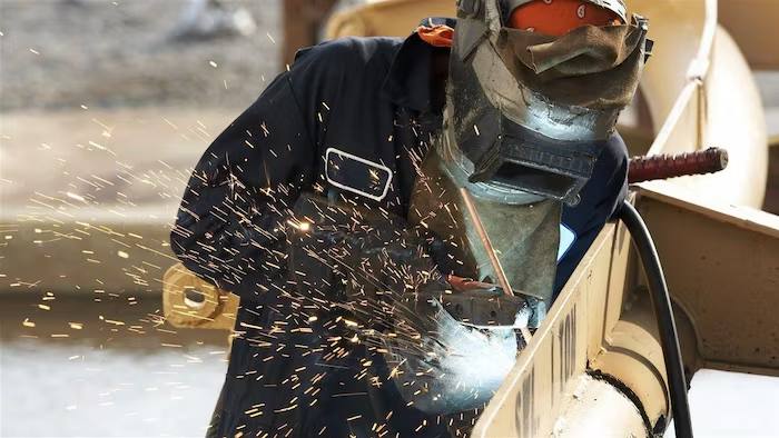 Soudeur au travail